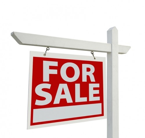 For Sale Sign. Not necessarily. I've seen many Realtors with a ton of 