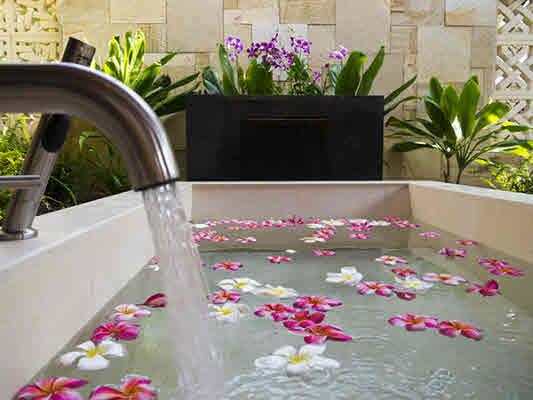 Master bath Hualalai Resort home