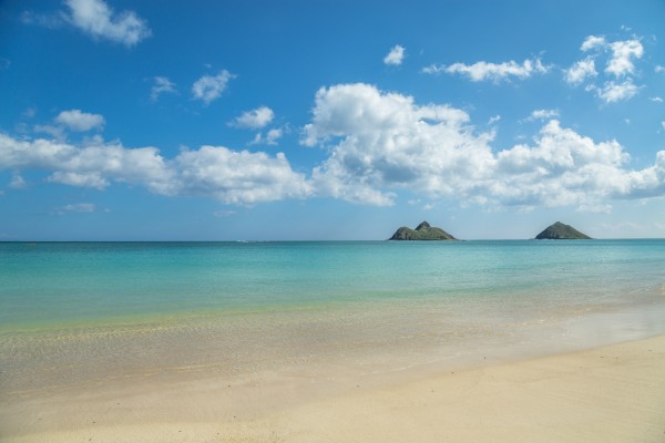 Tropical blue water beach in Lanikai Hawaii